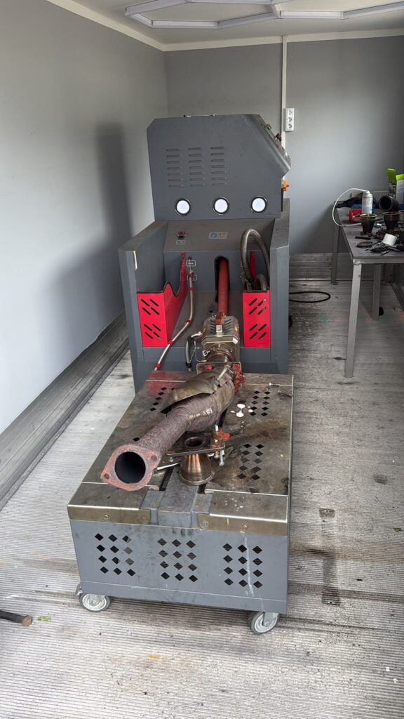 Detailaufnahme aus dem DPF-Reinigungsablauf